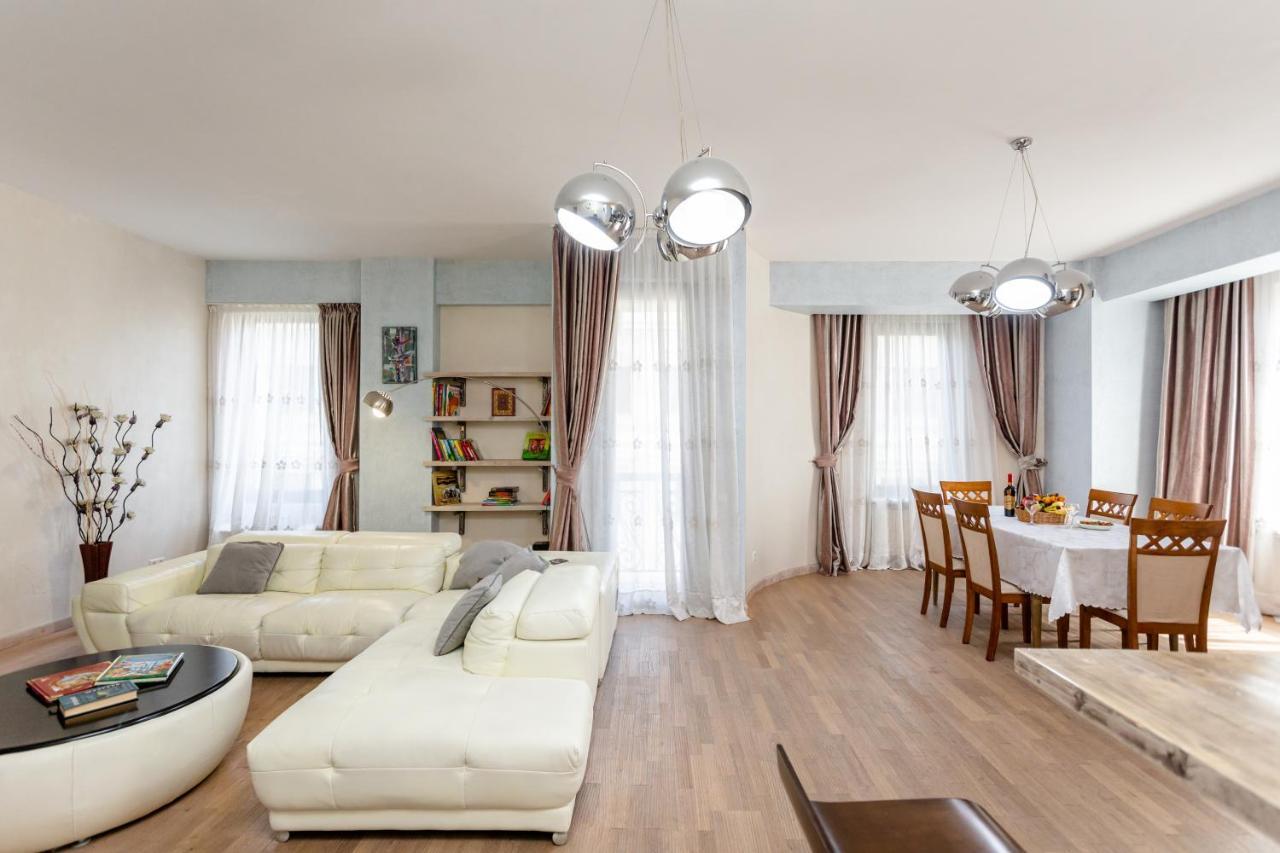 Luxury 4 Bedroom Apartment Tiflis Dış mekan fotoğraf